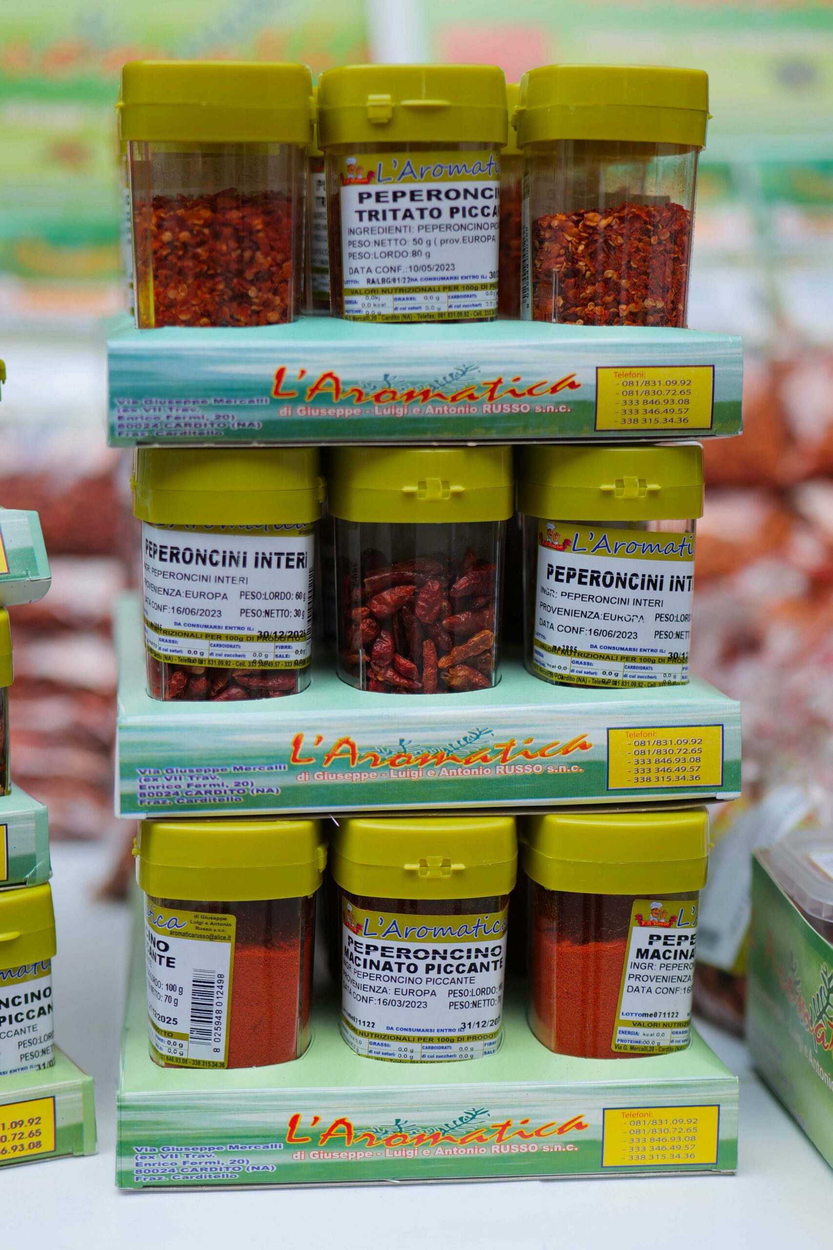 Peperoncino stritolato a pezzi e tritato varie confezioni e varie grandezze ideali sia da vendere al dettaglio che per uso di ristoranti e ristoratori aromatica russo