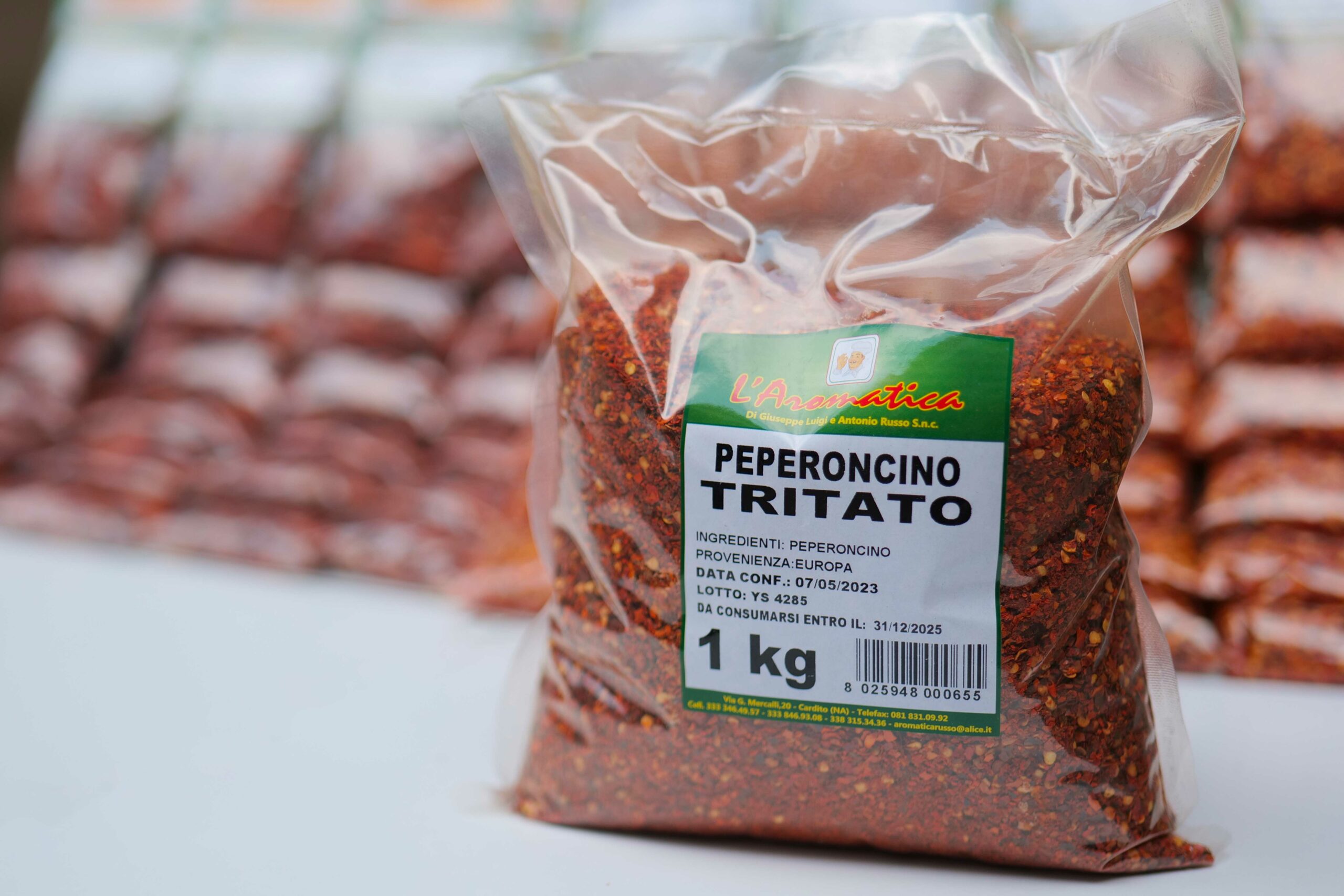 Peperoncino stritolato a pezzi e tritato varie confezioni e varie grandezze ideali sia da vendere al dettaglio che per uso di ristoranti e ristoratori aromatica russo